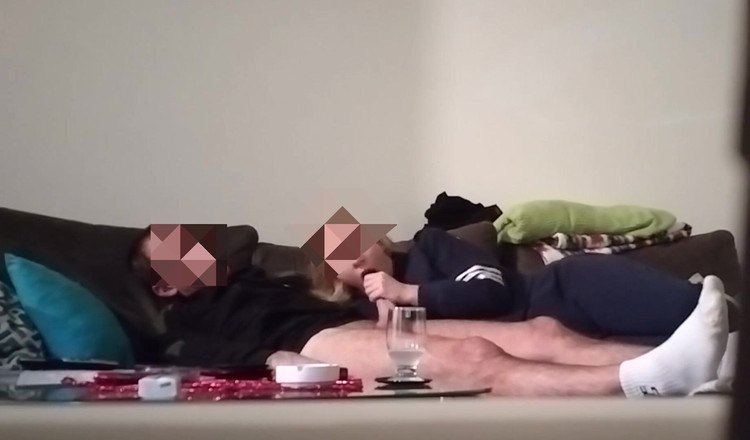 WesternSerbia: Ma femme me suce la bite vraiment bien