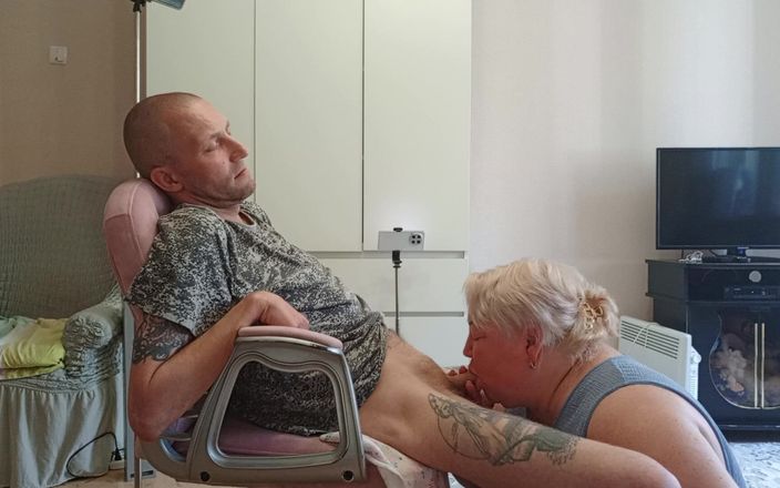 Zona901: Дружина спостерігає, як свекруха робить глибокий мінет і ковтає сперму