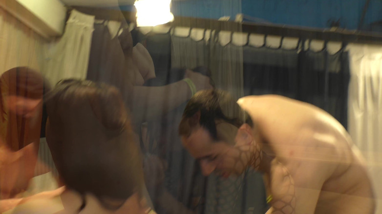 Fickparty: 丰满的Dacada需要坚硬的鸡巴和大量的精液