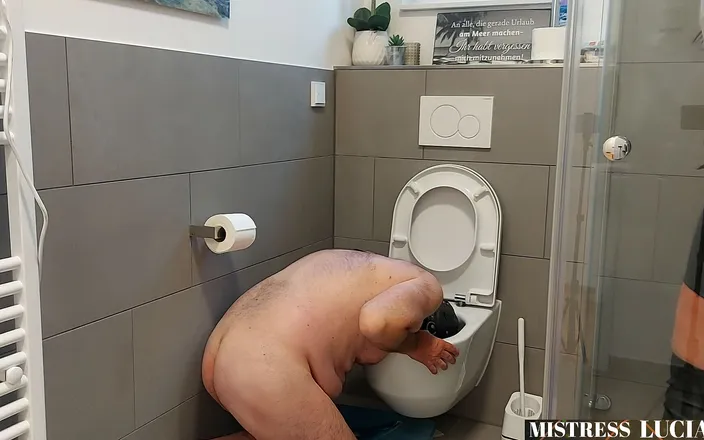 Lady Luciana Di Domizio: The Toilet Spongemouth