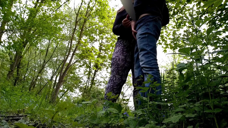 OurFetishLife: 女婿在街上乞求岳母做爱，但只能打手枪