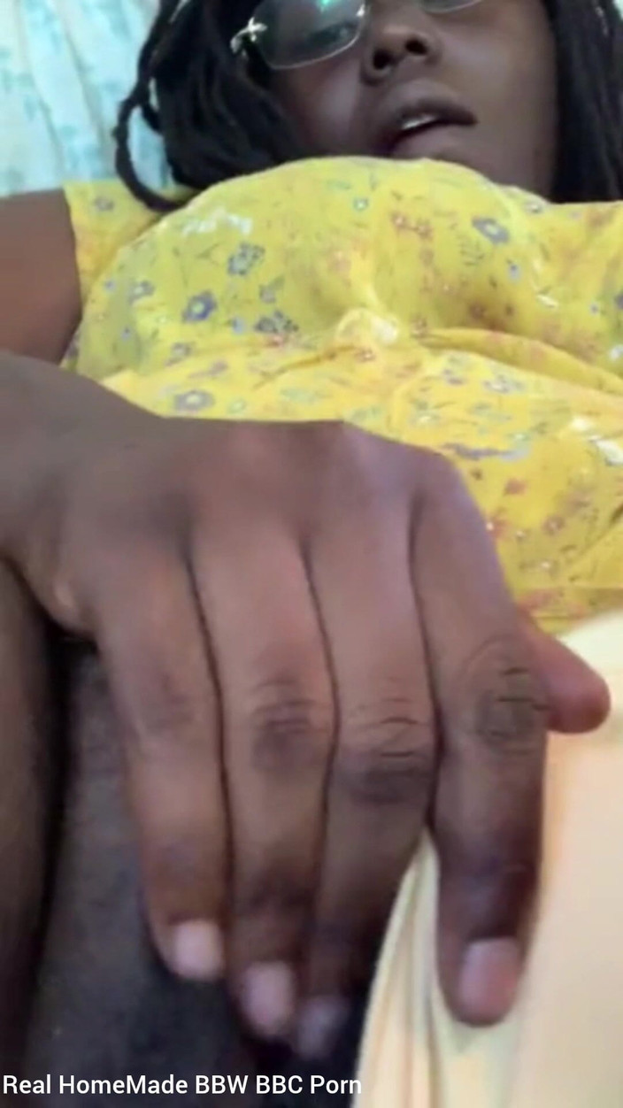 Super sexy ebony cuties: Höschen zur seite reiben meine enge behaarte schwarze muschi