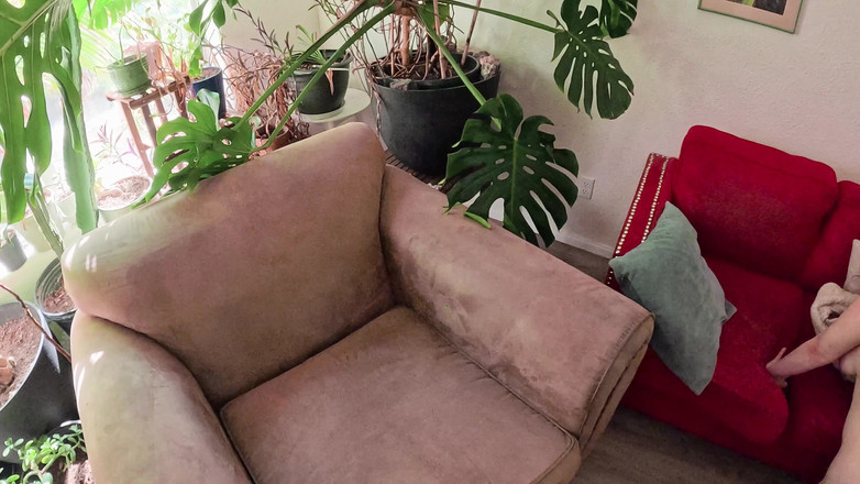 Erin Electra: 継母が中出しのために広げる