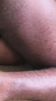 家で私のガールフレンドを激しくファックし、私のガールフレンドをファックする1つ