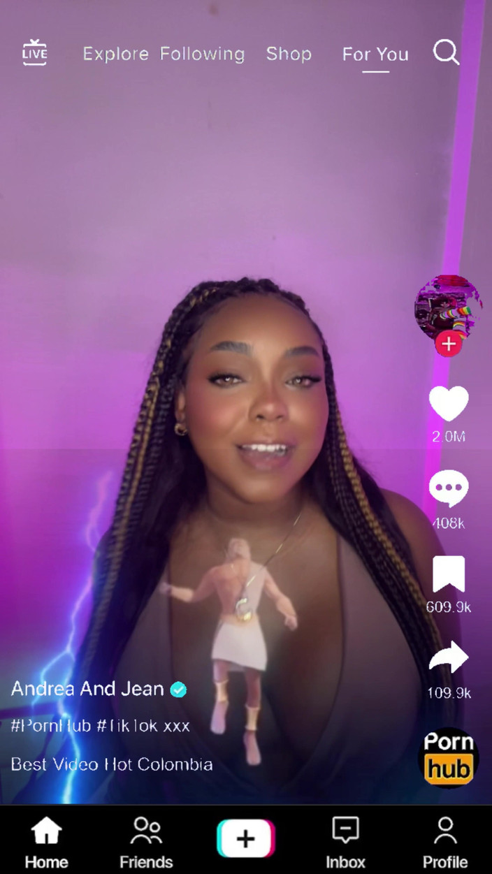 AndreaAndJean: Moje kolumbijská tiktokerská nevlastní sestra mi dovoluje na její tváři živě...