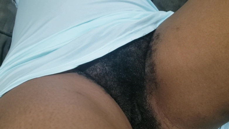 Lovemina: Ibu tiri menggoda dengan lingerie hot dengan memek berbulu close-up