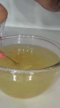 Tante Anya Pinkelt in Deine Suppe