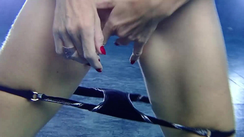 Dirty Doctors Clips - Solo Mature Playtime: In the Pool