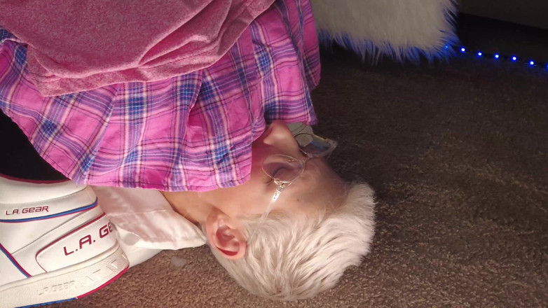 KinkyHome: Lízání zadku ze sexy blondýnky