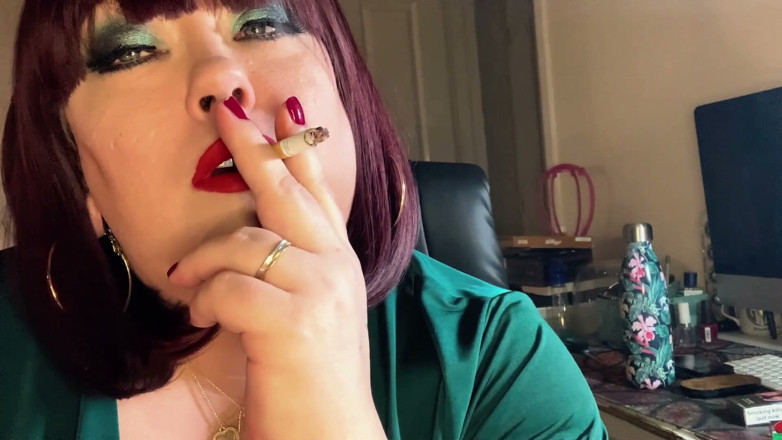 Tina Snua: British BBW Plays with Tits as She Smokes Omi - Tina...