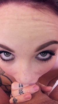 Drobna ruda nastolatka Chloe Carter POV sex oralny głębokie gardło
