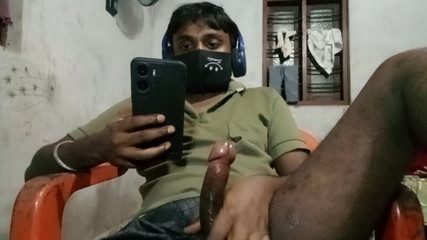 Royal roy: 在直播中展示鸡巴和大师调教