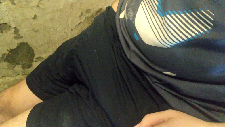 DihMonk: Atrapado En El Sótano Y Masturbándose Para Mantenerse Caliente