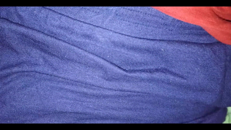 Karmicoxv: [Karmisch][ochtend] Ik blijf in mijn kamer. Ik graveer haar cameltoe....