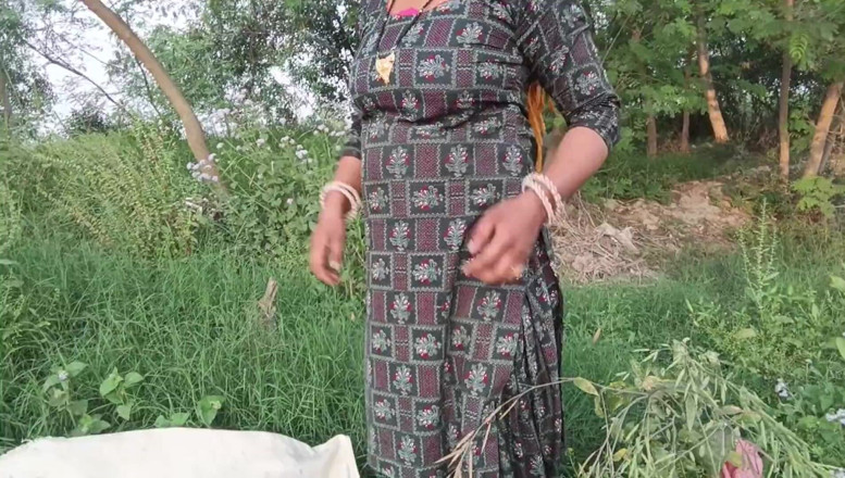 Kavita69: Indian Desi Outdoor Hard Sex with Village Young Girl in...
