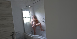 TheHotwifeZA: Stříkej se mnou v koupelně