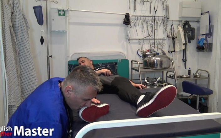 EnglishLeathermaster: Dokter pemuja kaki pasien dan telan sperma dari kaki
