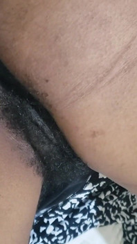 Memek berbulu dan memek berbulu istri hot ini dientot habis-habisan - close up