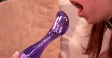 Perfect Porno: レズビアン三人組に最もホットなストラップを持つ巨乳の女性