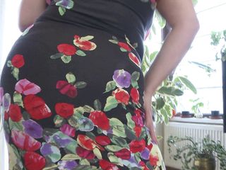 Mature Solo NL: Hairy mature with huge tits is masturbating