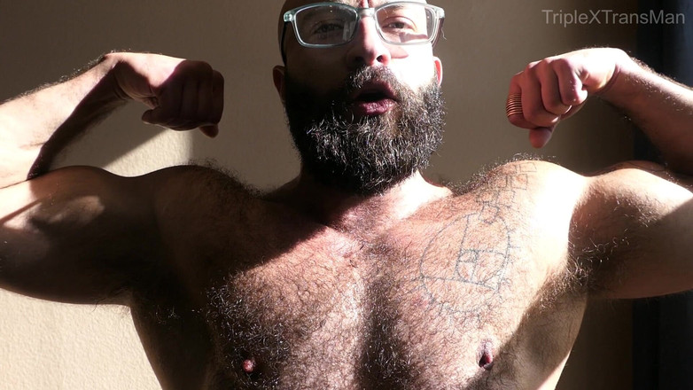 TripleXTransMan: 侵略性的变性男性身体崇拜