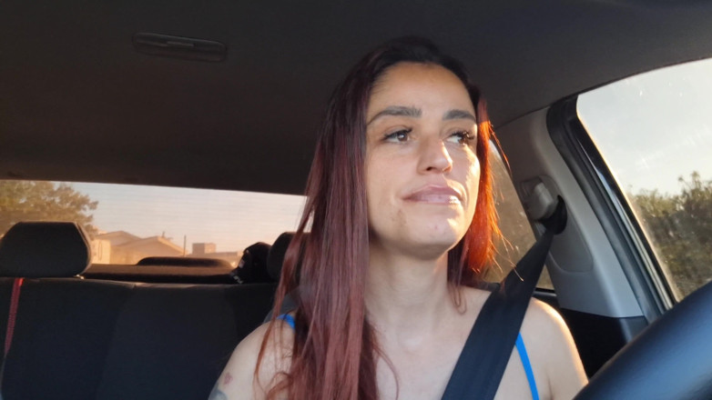 ksalnovinhos: Married Woman Becomes an App Driver and Catches a Passenger...