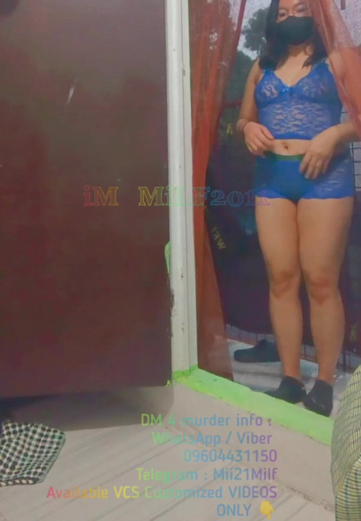 mavieyang35: Mi vecino siempre espera mientras me desnudo afuera.