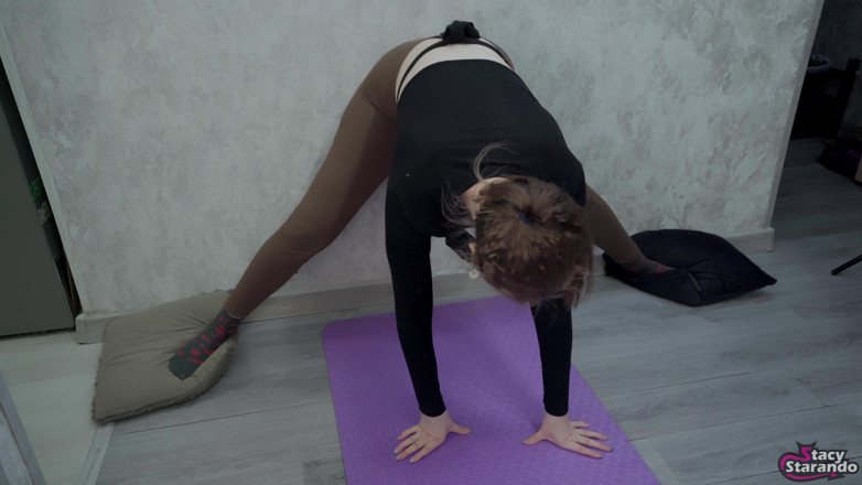 Stacy_Starando: Sweaty Splits Facesitting: Mistress Uses Slave's Tongue &amp; Face - Dirty Talk -...