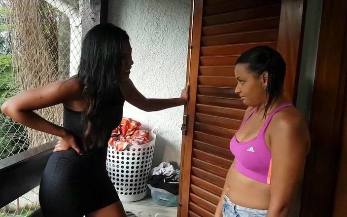 FetishKing: Lesbian dominan dengan kaki jenjang yang bejat