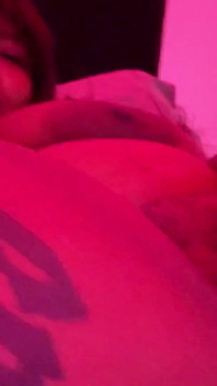 Napalona murzynka cycata slot wypycha swoją cipkę ogromnym dildo