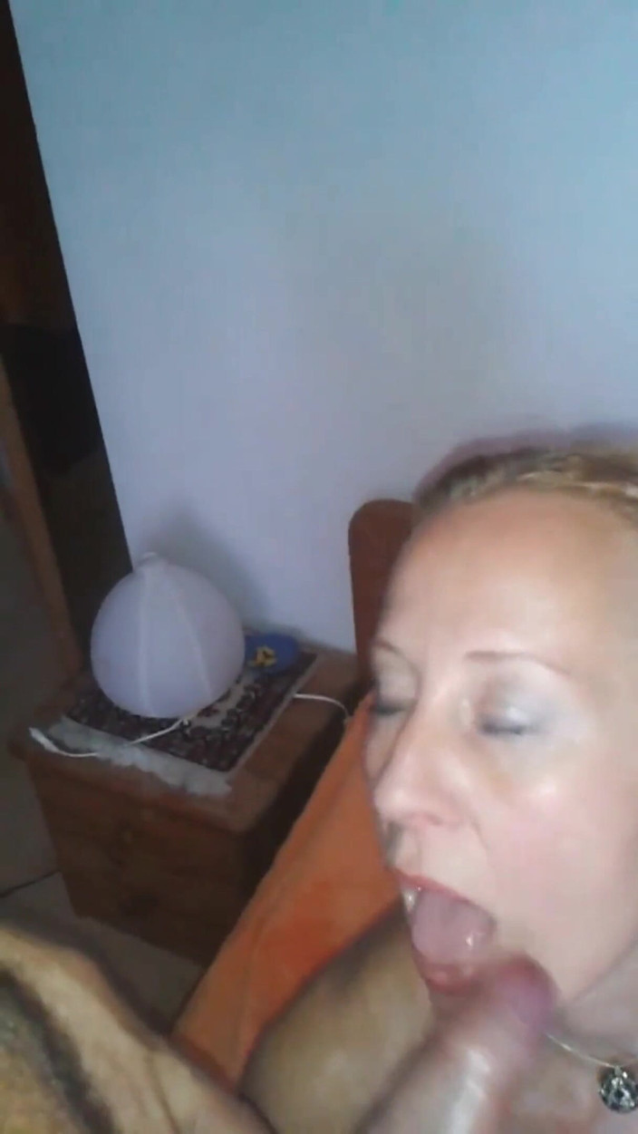 Selena701: Selenas blowjob-vergnügen in nahaufnahme
