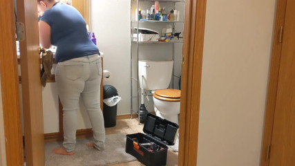 Sin Spice by Sophia Sinclair and Jasper Spice: Female plumber's buttcrack