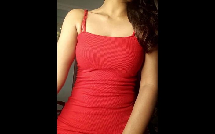 Indian Tubes: 红色礼服美丽的女孩失控。