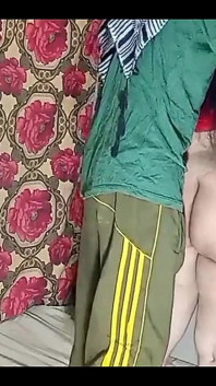 Futai anal cu indiancă bhabhi dolofană în coloană sonoră hindi clară