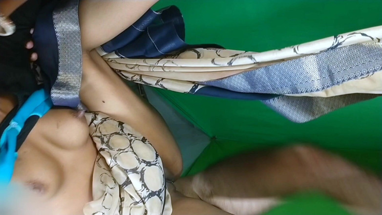 Beatricee: Indiancă Bhabhi sexy cade pe pulă. Cumnatul indiencei Bhabhi sexy...