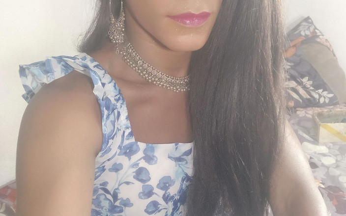 Keerthanakeerthi95: Indiska Sissy Solo Kommer