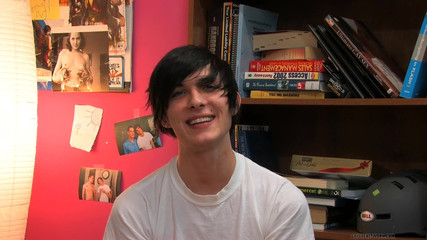 Beddable Boys: Sexy gêmea Aidan Chase dá uma entrevista