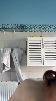 Très près de moi sous la douche