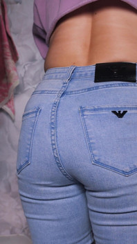 Melancap dan memancut pada pantat denim pembantu rumah saya (penggunaan percuma)