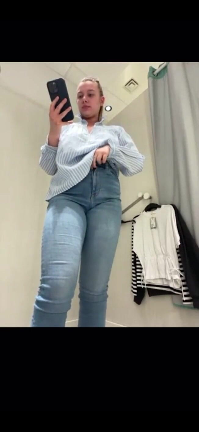 JuiceLussie: Hard Fucking in Fitting Room