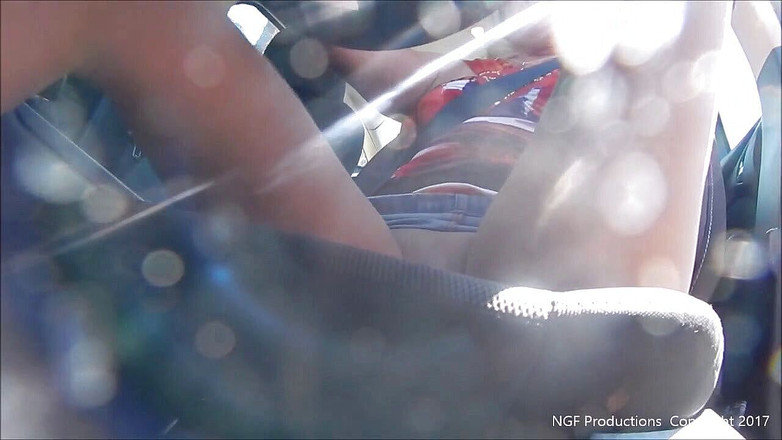 Nasty Girlfriends: Paris fume et revving en minijupe et talons