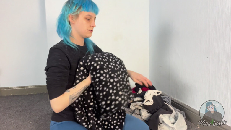 Alice Bean: Nahá a odhalená