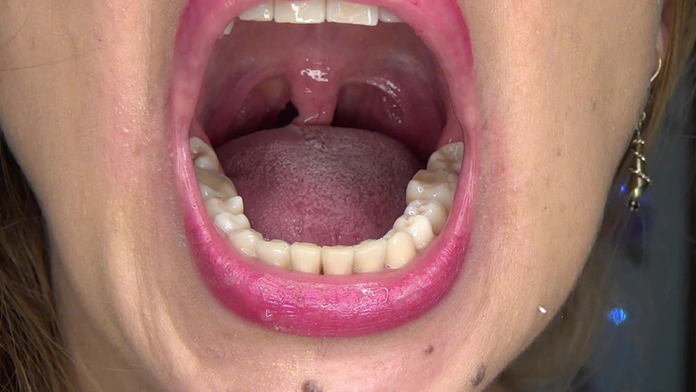 Angel eyes studio: Hraju Si S Mým Čípkem, Jazykem a Ústy Před Zrcadlem