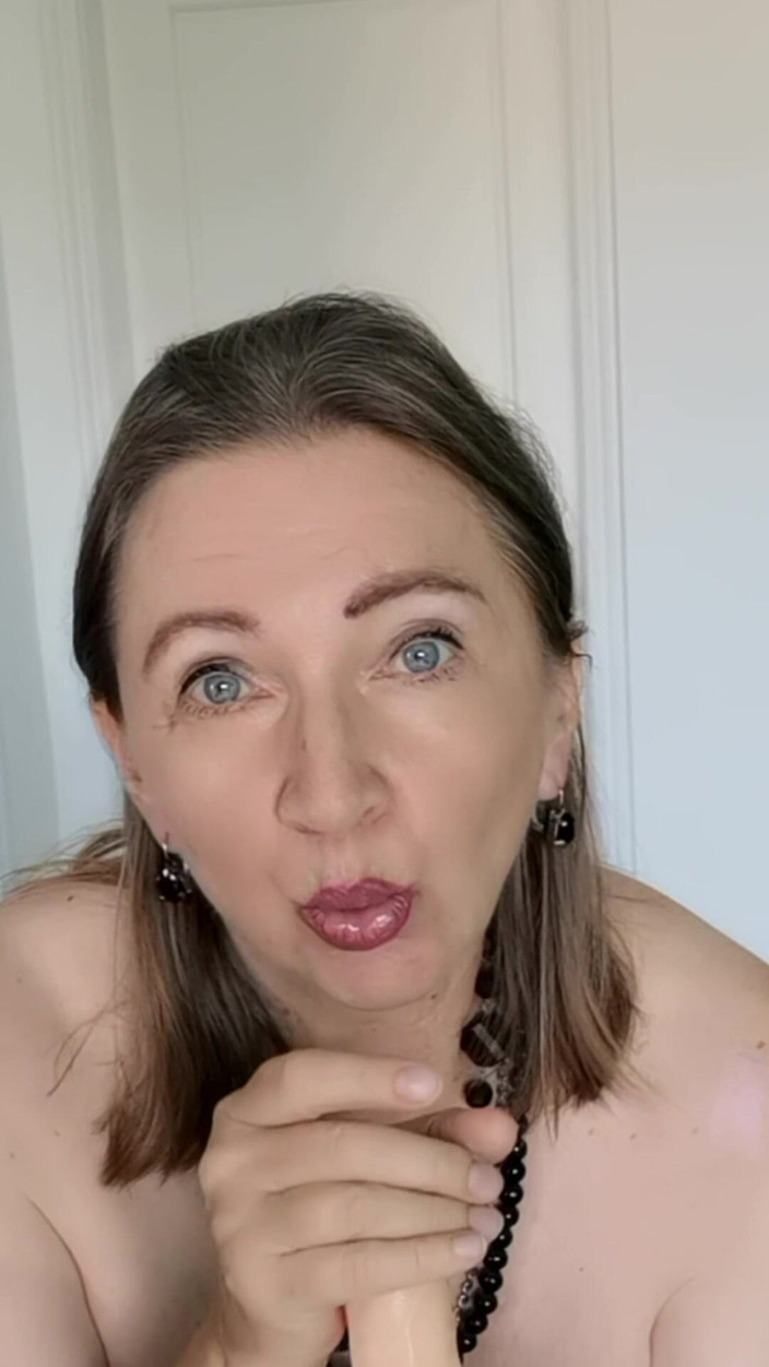 MariaOld: 巨大的乳房操逼