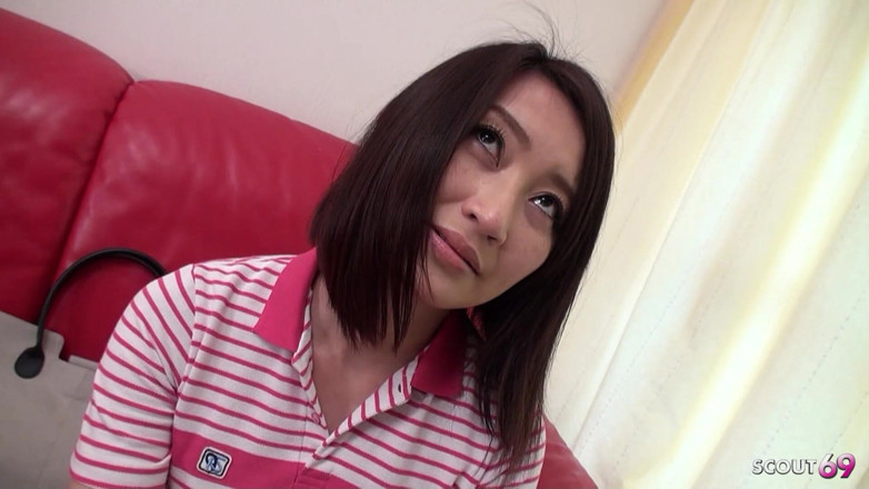 Asian porn collection: Японська жінка розмовляє з незнайомцем на кастингу без цензури, смокче, зі спермою в роті на пікапі від незнайомця