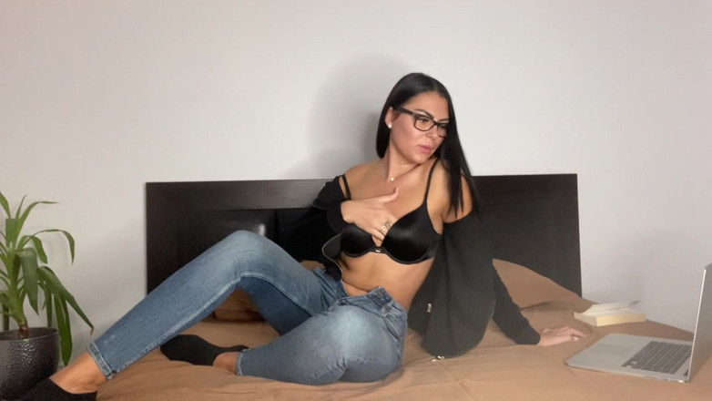 SassyTiff: Tempo di squirt da solo