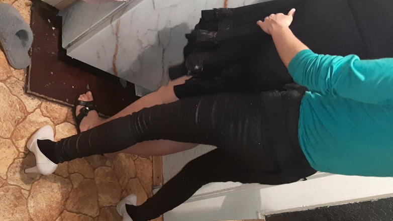 Lesbian-candys: Ich gucke zu und masturbiere, während meine freundin meine stiefmutter...