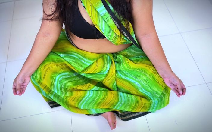 Aria Mia: Ngentot ibu tiri india yang hot sambil latihan yoga