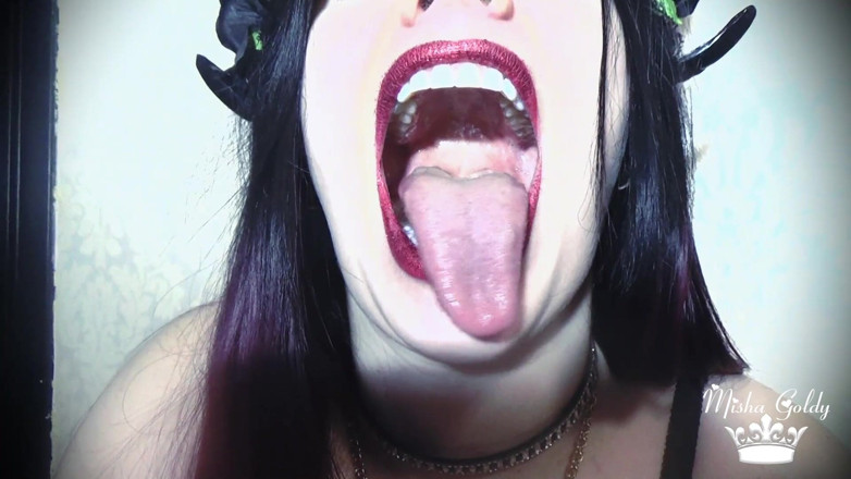 Goddess Misha Goldy: My Lips - Jest drzwiami do piekła! Cieszyć się