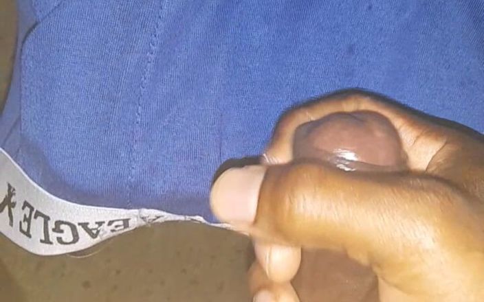 Black guy: Masturbándose S6 E4